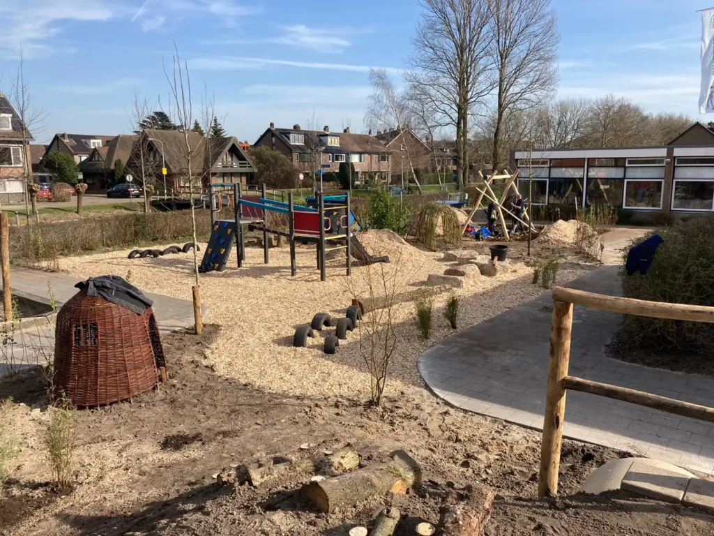 Groen schoolplein basisschool de Regenboog - 4
